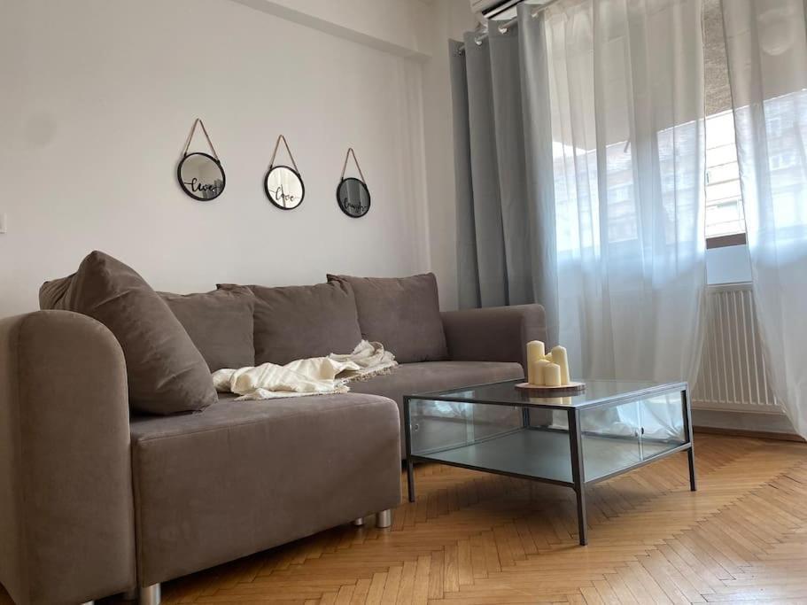 2 Bedroom Apartment With Terrace In City Center Bukares Bagian luar foto